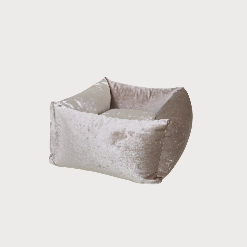 SAPPHIRE Luxury Dog Bed – Sculptural Marble Velvet, Orthopedic Support, Handmade in Europe